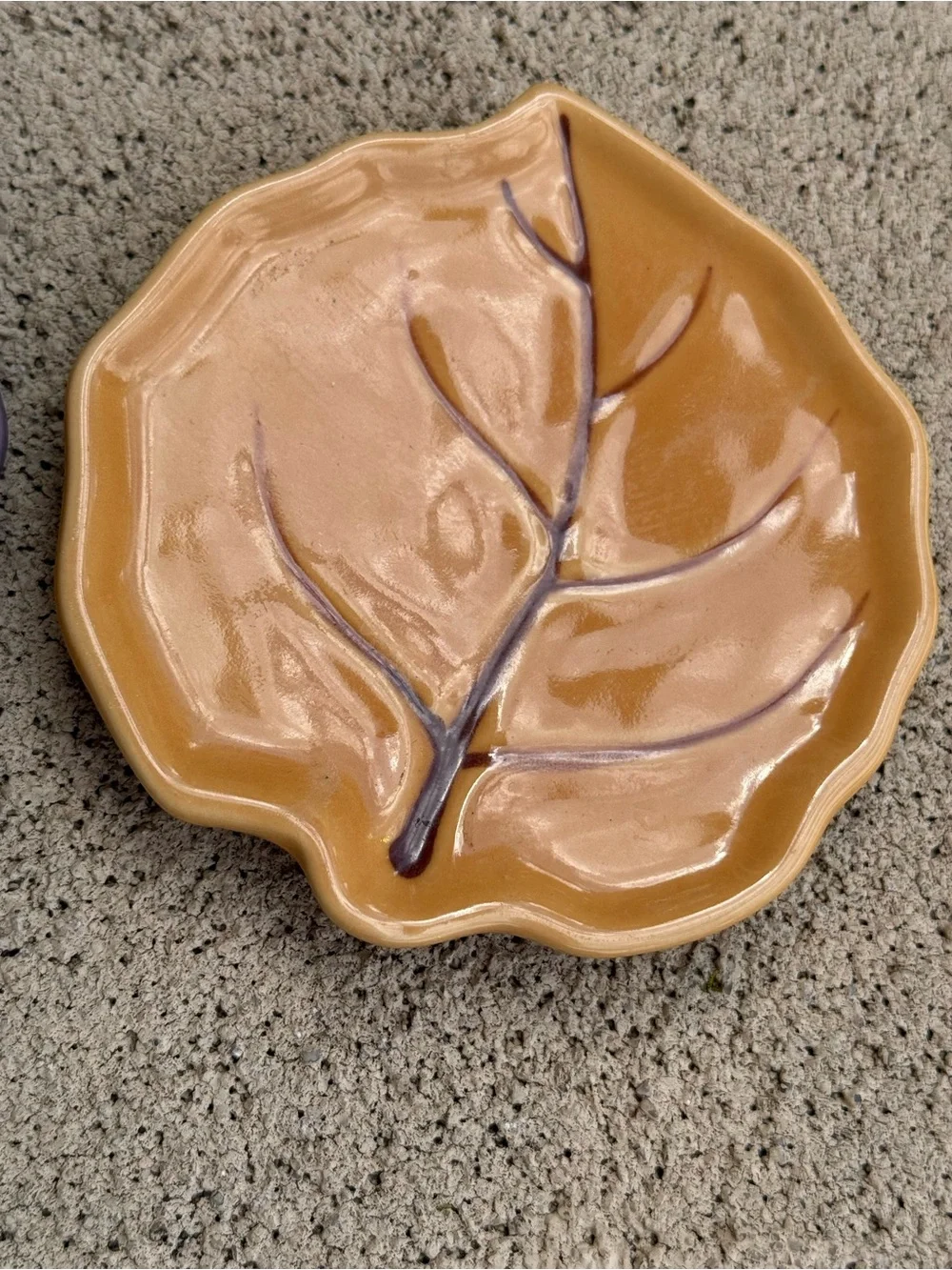 Pottery Barn Autumn Leaf Appetizer Plates Set Of 1 green and orange